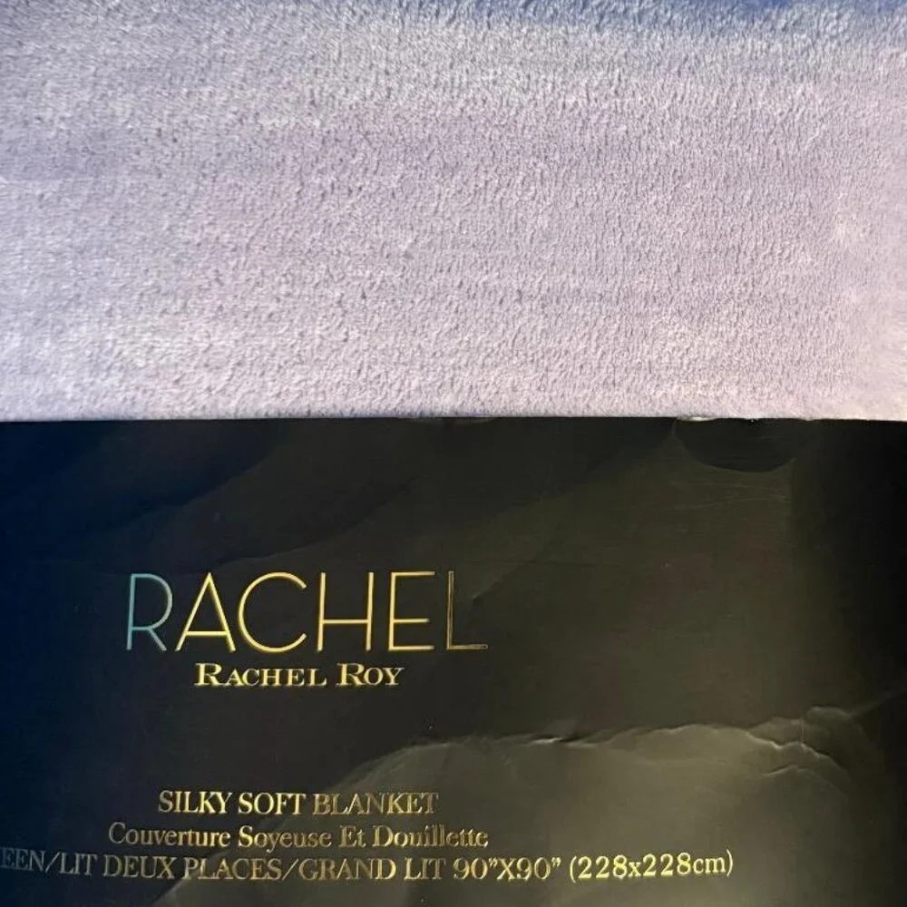 NEW GORGEOUS LAVENDER PURPLE RACHEL RACHEL ROY QUEEN / FULL SILKY SOFT BLANKET